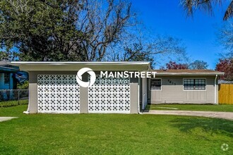 Building Photo - 7613 Crest Dr N