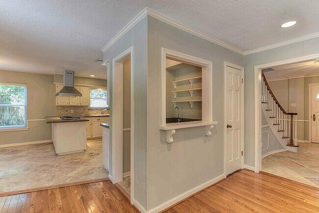 Building Photo - 14627 Carolcrest Dr