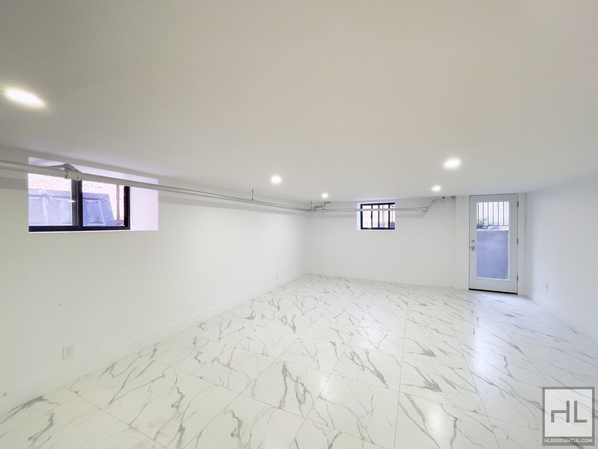 Building Photo - Renovated 2-Bedroom with Private Backyard + 1,500 Sq Ft Recreation Space | Fort Greene