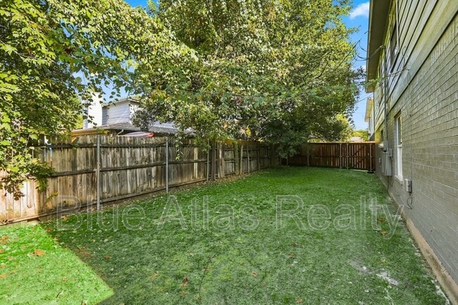Building Photo - 8133 Foxfire Ln