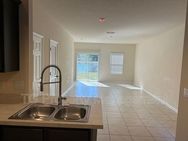 Building Photo - 880 Observatory Pkwy