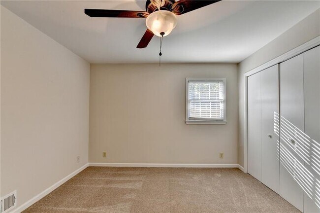 Building Photo - 478 Dorsey Cir SW