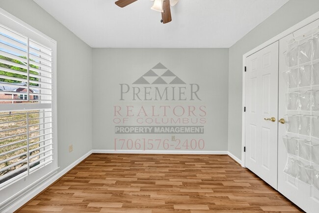 Building Photo - 7005 Robin's Nest Dr