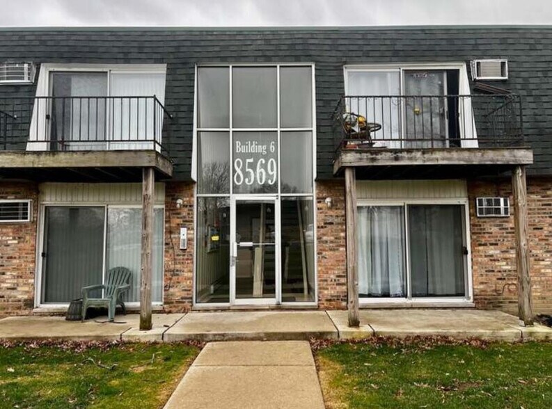 Primary Photo - 8569 W 101st Ter