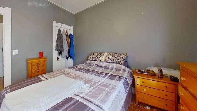 Building Photo - 801 Monroe St