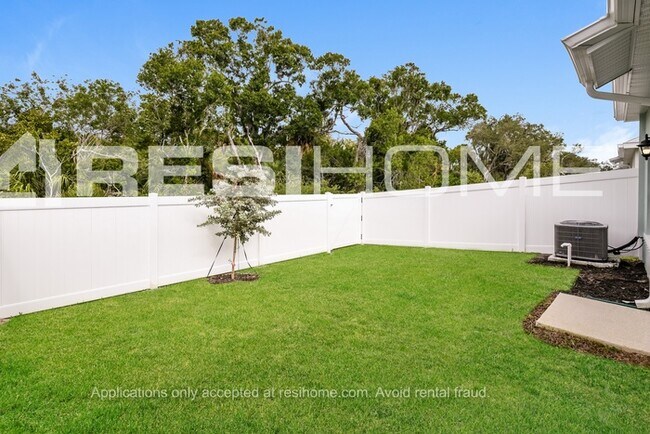 Building Photo - 165 Honeytree Ln
