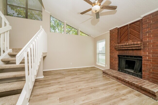 Building Photo - 1115 Hemlock Ct