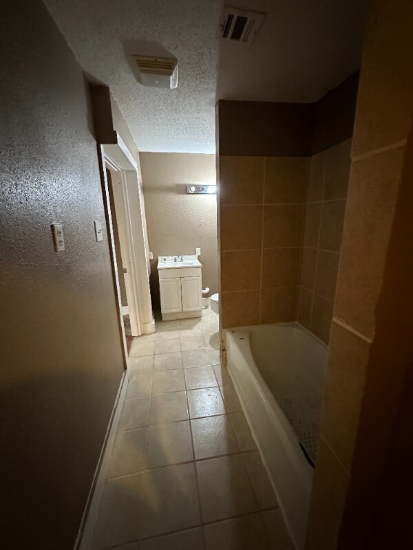 Building Photo - 1405 Pine St