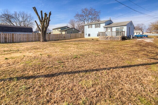 Building Photo - 203 Sycamore Rd