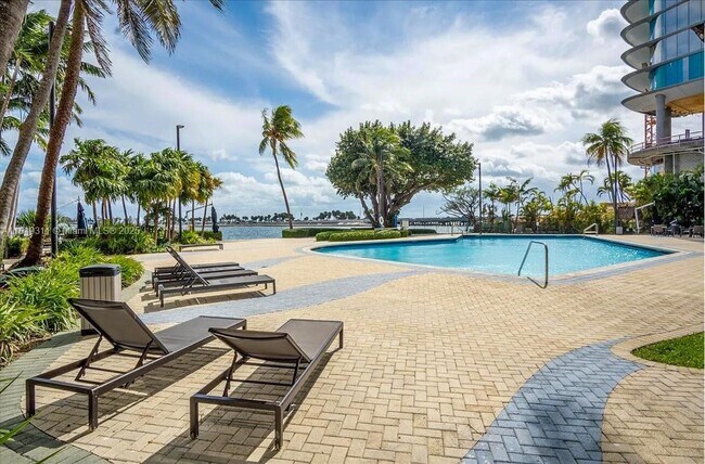 Building Photo - 2451 Brickell Ave