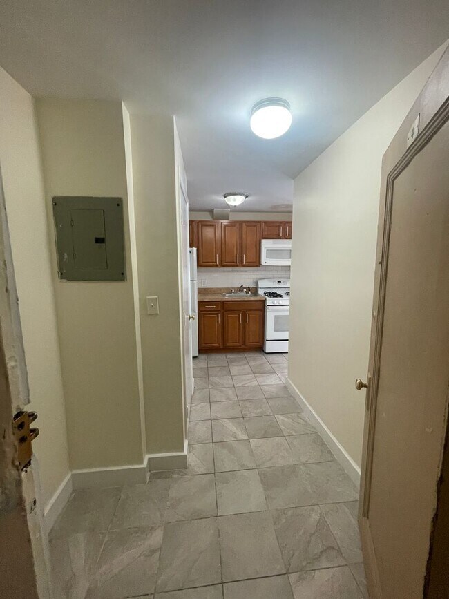 Building Photo - Renovated 1  bed , Sunny and Spacious, Utilities and laundry Inc Close to train 1 free Month