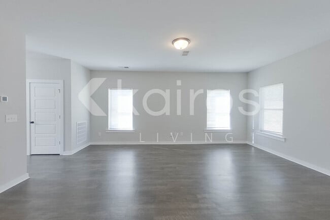 Building Photo - 44 Maple Leaf Dr