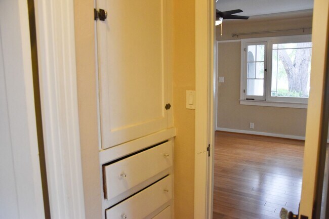 Building Photo - Palm (817-819)