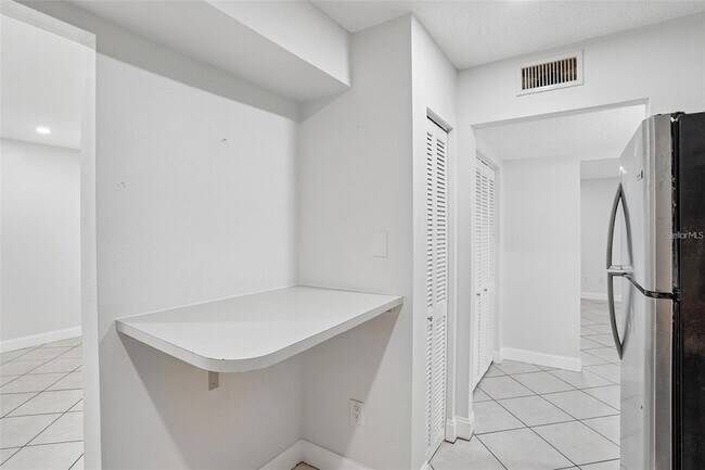 Building Photo - 546 Orange Dr