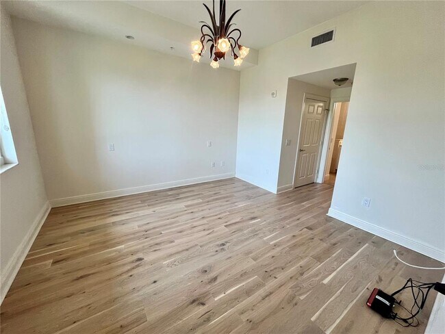 Building Photo - 800 N Tamiami Trl