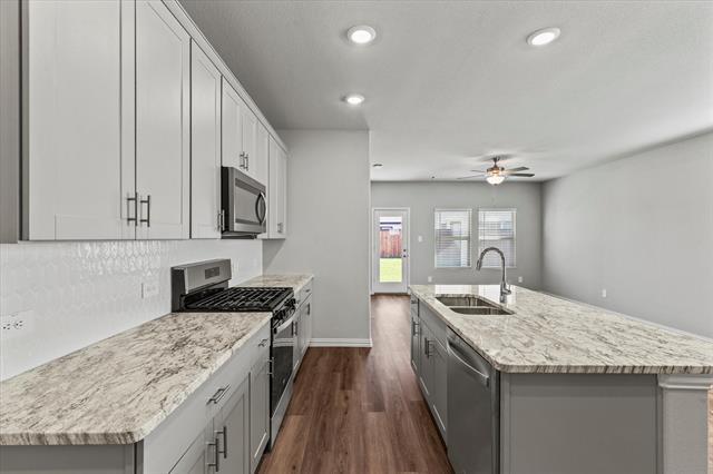 Building Photo - 3935 Worth Dr