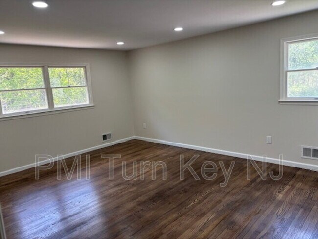 Building Photo - 127 Stockton Ave