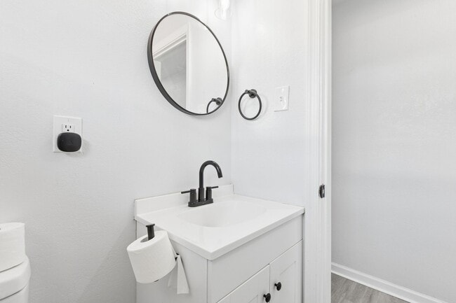 Building Photo - Beautifully Renovated 3-Bedroom Home in Hampton – Move-In Ready!