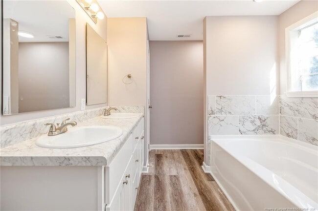 Building Photo - 264 Waterdown Dr