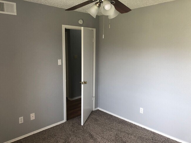 Building Photo - Amazing Location in Carrollton!!