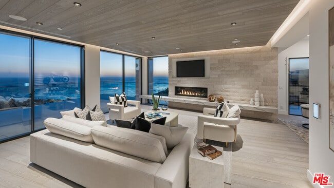 Building Photo - 1218 Coronado Dr