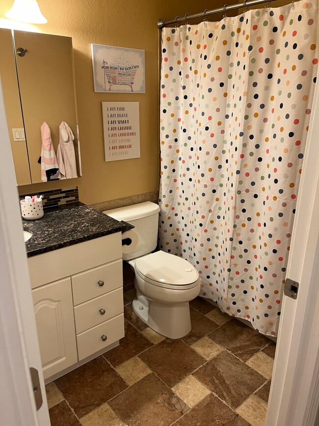 Building Photo - 102 W Canyon View Dr