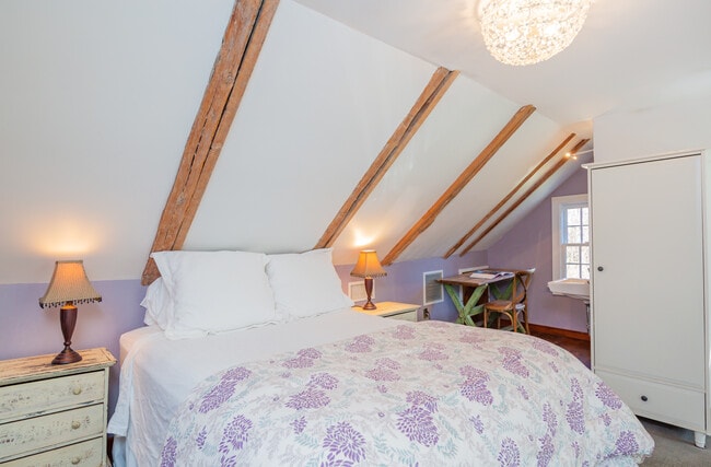 Building Photo - 134 Three Mile Harbor Rd