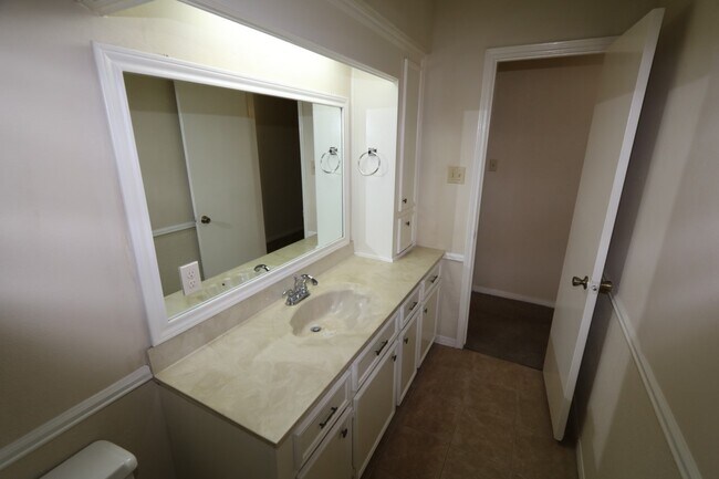 Building Photo - 6842 Ten Curves Rd