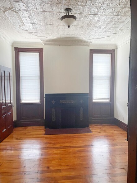 Building Photo - 1607 Sarah St