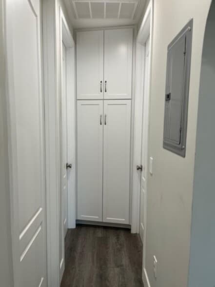 Linen Closet - 3511 S Bronson Ave