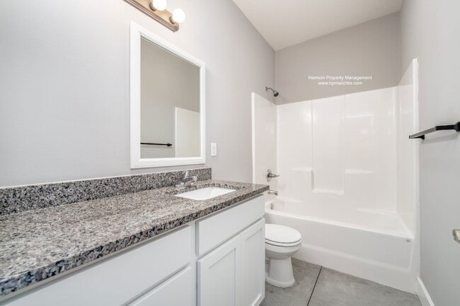 Building Photo - 2114 S Thatcher Ct