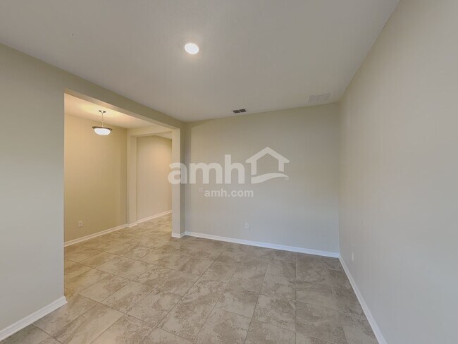 Building Photo - 1813 Henley St