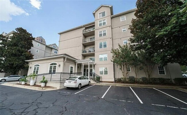 Building Photo - 1074 Peachtree Walk NE