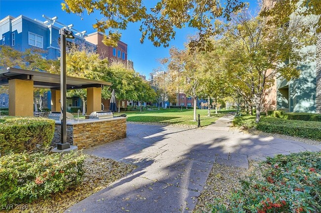 Building Photo - 62 E Serene Ave