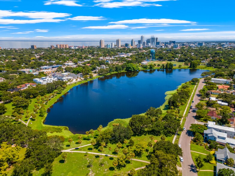 Building Photo - 737 19th Ave N