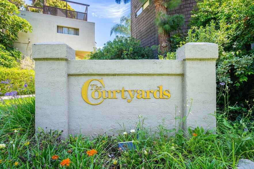 Building Photo - 950 N Kings Rd