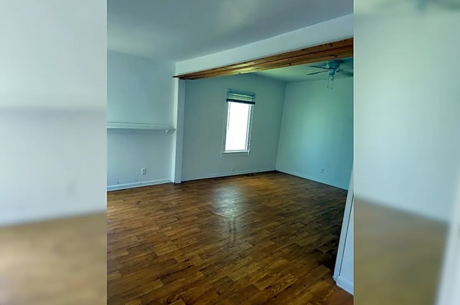 Building Photo - 515 SW 4th Ave