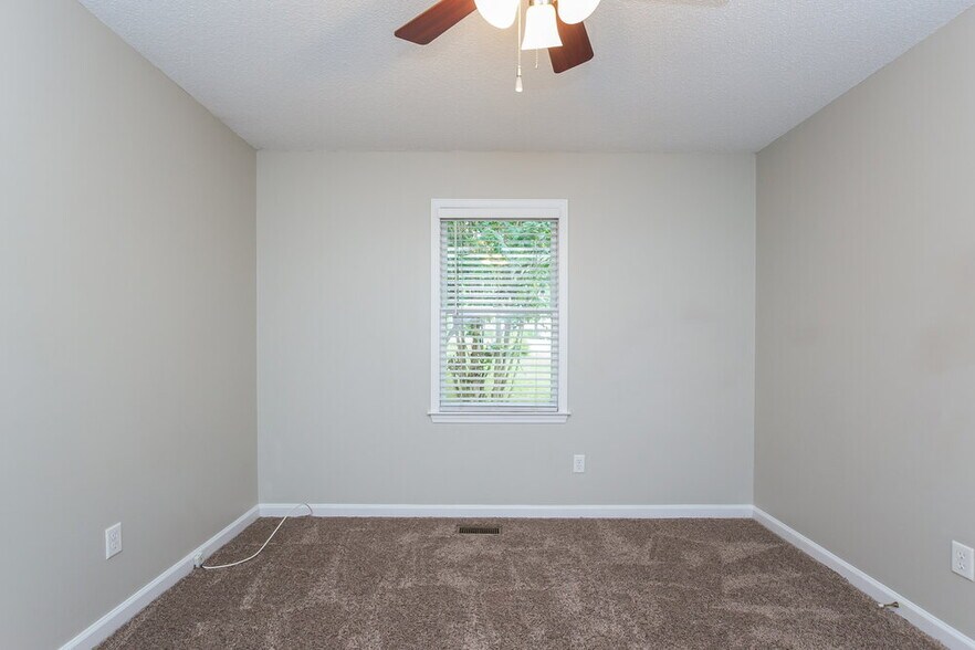 Building Photo - 18 Black Water Dr