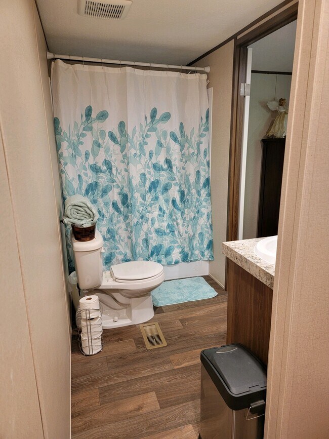 Master bathroom - 13 Garden Rd