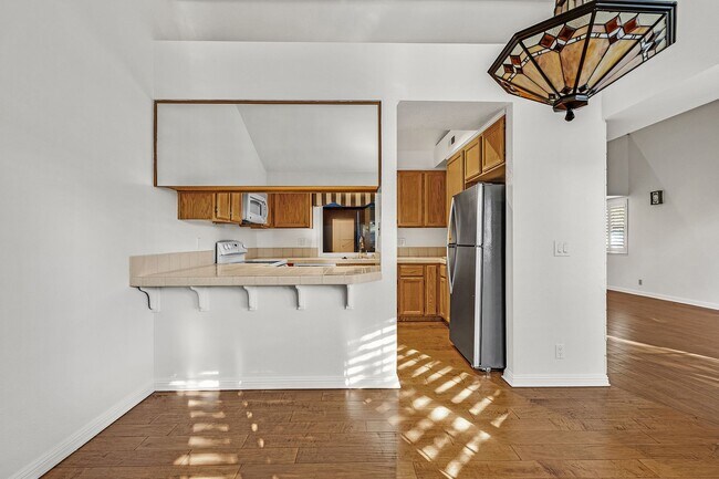 Building Photo - Beautiful Townhome in the Heart of Pleasanton