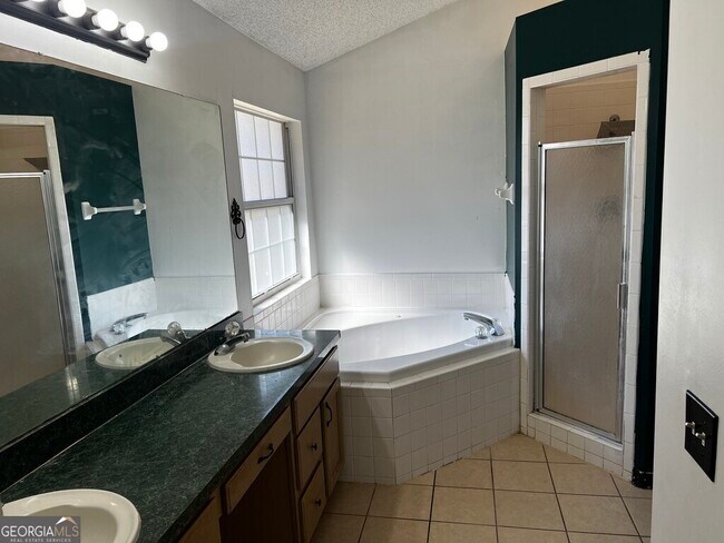 Building Photo - 300 Flamingo Dr