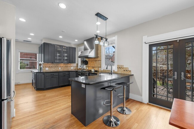 Building Photo - Gorgeous Washington Park Bungalow!