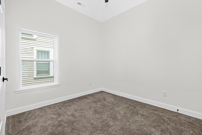 Building Photo - 316 W 14th St