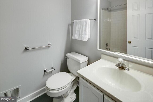 Building Photo - 1353 Templeton Pl