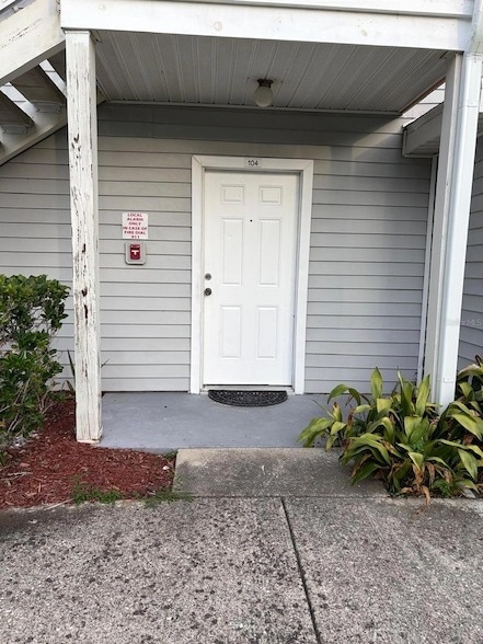 Building Photo - 1218 Bermuda Lakes Ln