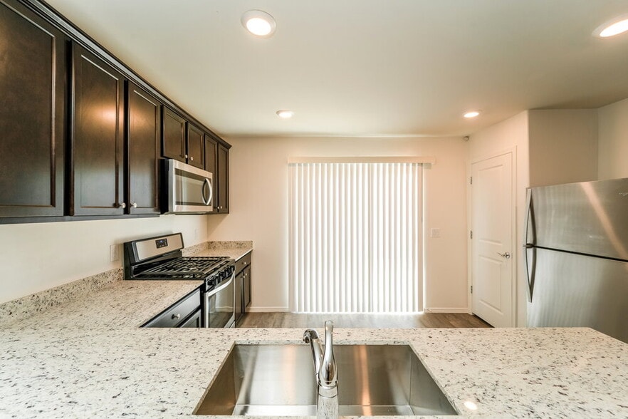 Building Photo - 12835 N Peony Dr