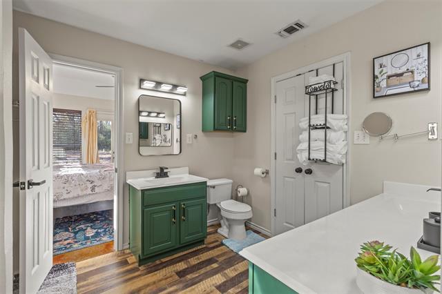 Building Photo - 1522 Oakwood Dr