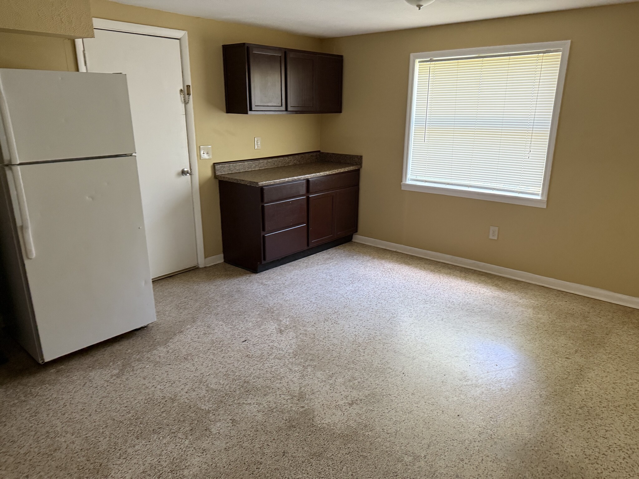 Building Photo - 6067 Longchamp Dr