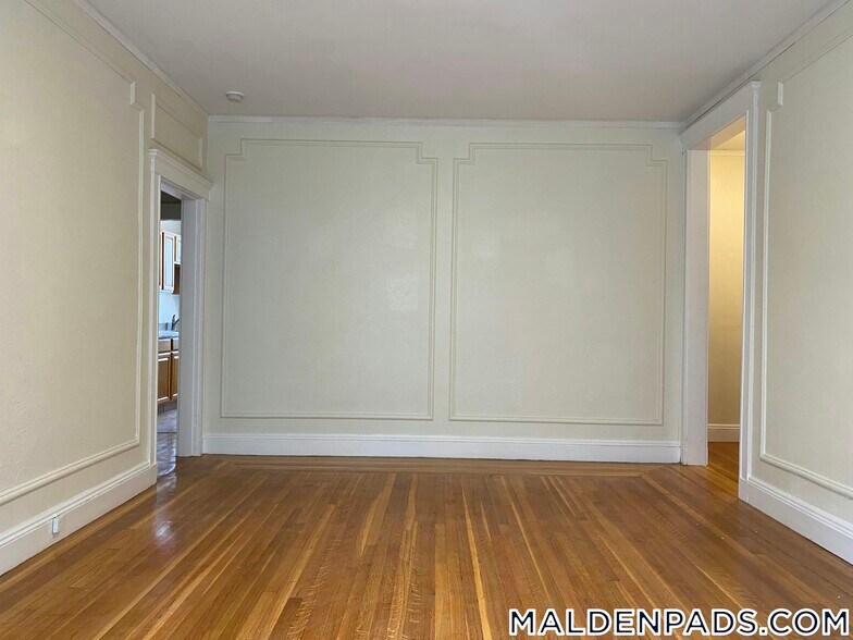 Building Photo - 90 Maple St