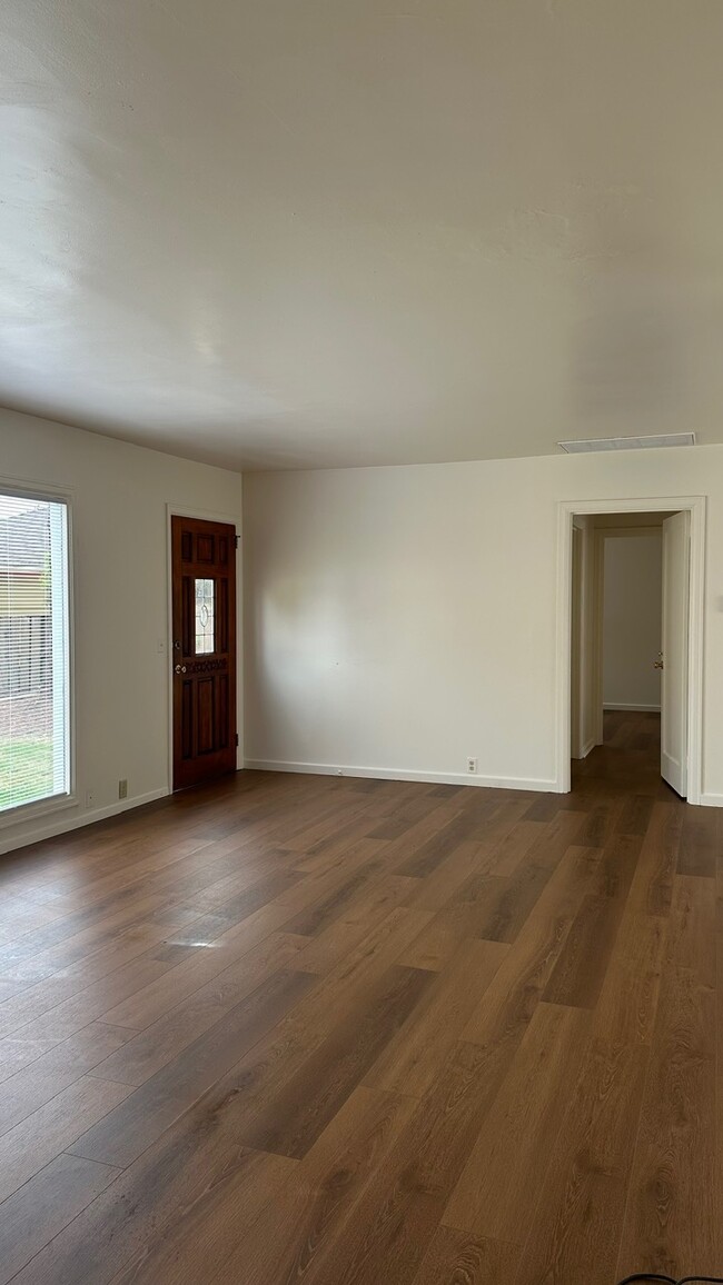 Building Photo - 3511 Albee St